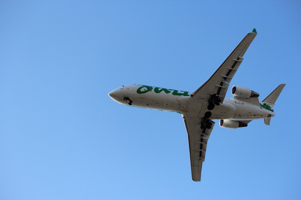 air canada jazz bombardier crj 100 toronto pearson international airport