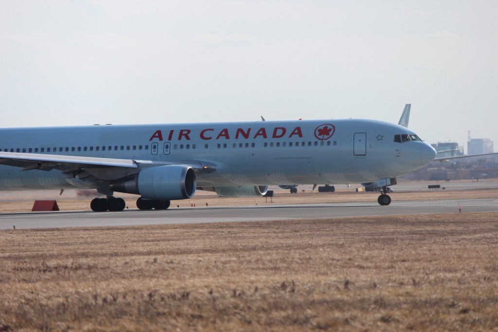 air canada boeing 767 toronto pearson international airport yyz