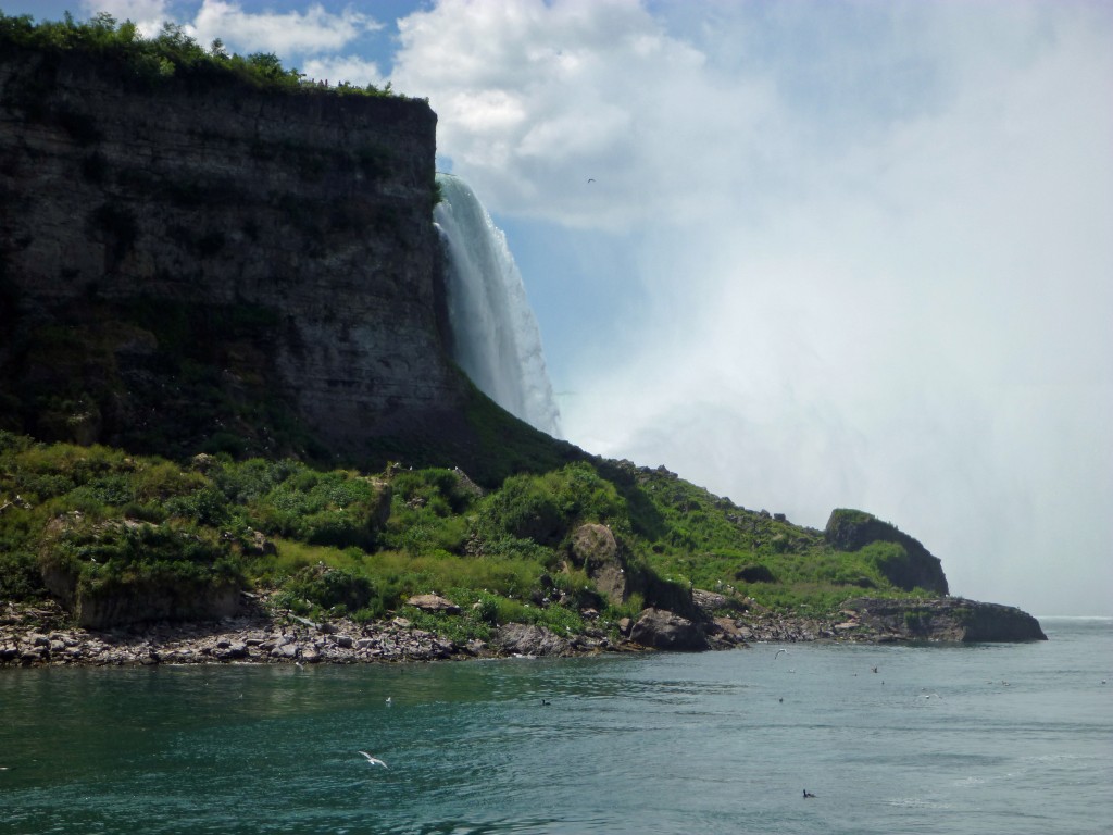horseshoe falls niagara maid of the mist