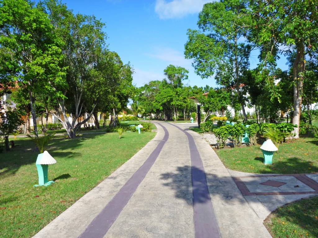 playa pesquero resort cuba roadway