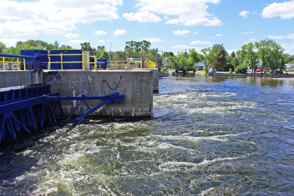 bobcaygeon ontario dam pigeon lake side
