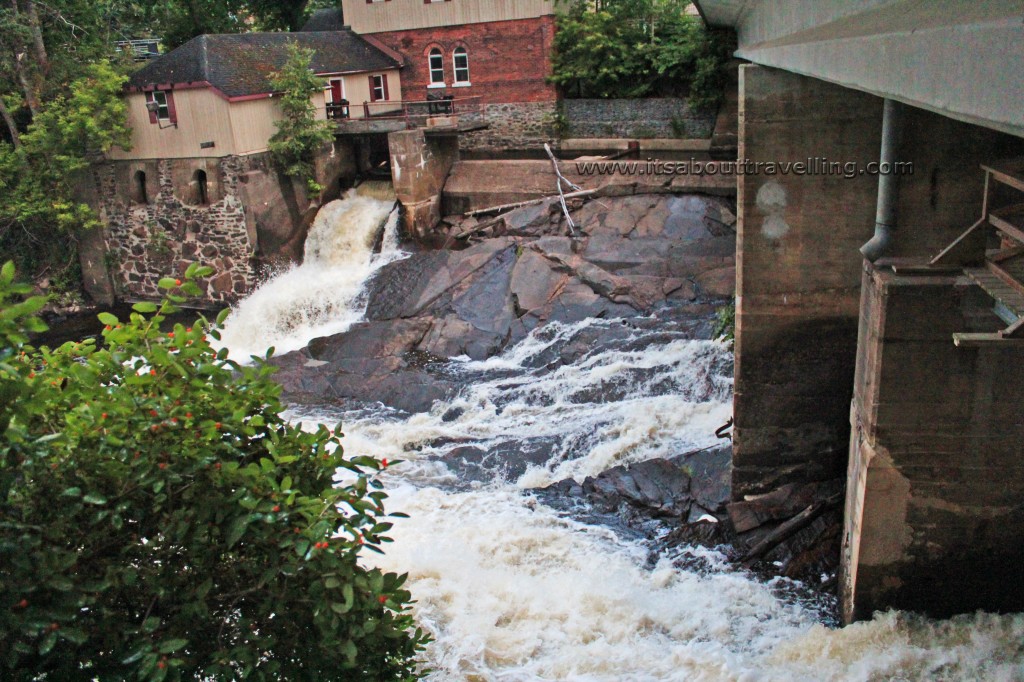 bracebridge falls muskoka river ontario canada
