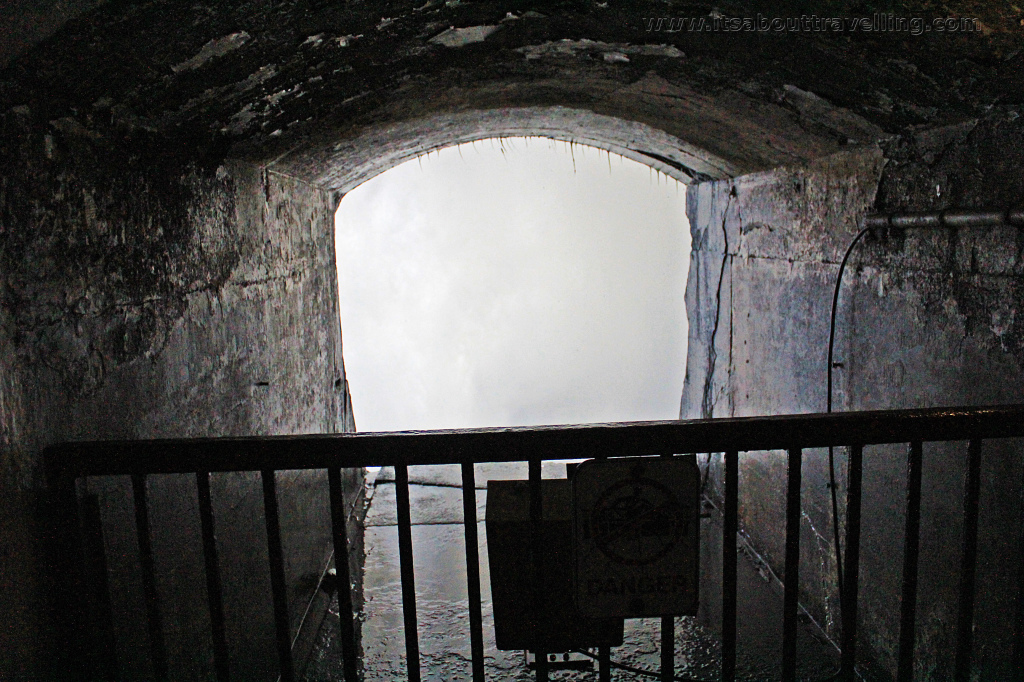 niagara falls behind the falls portal