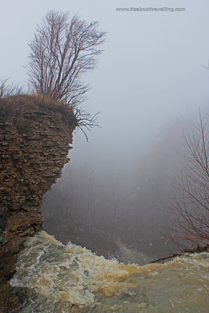 devils punchbowl waterfalls crest stoney creek ontario
