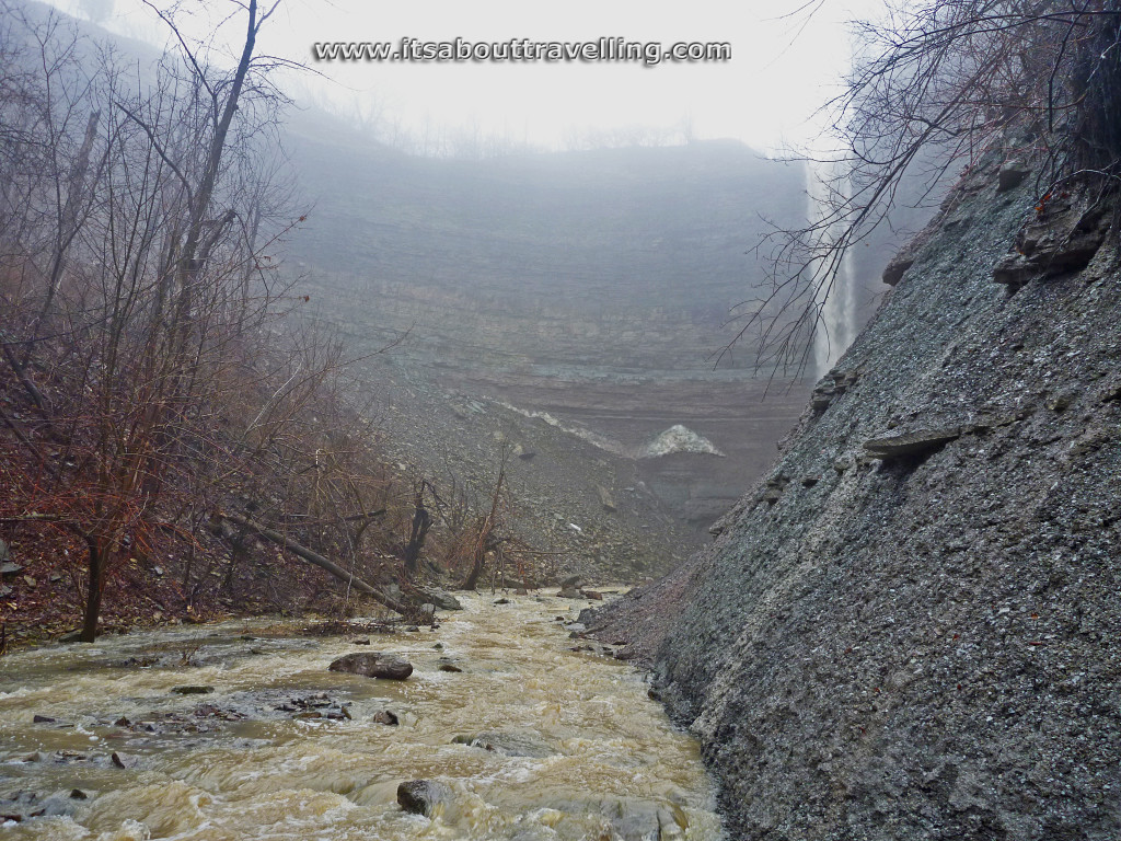 stoney creek below devils punchbowl