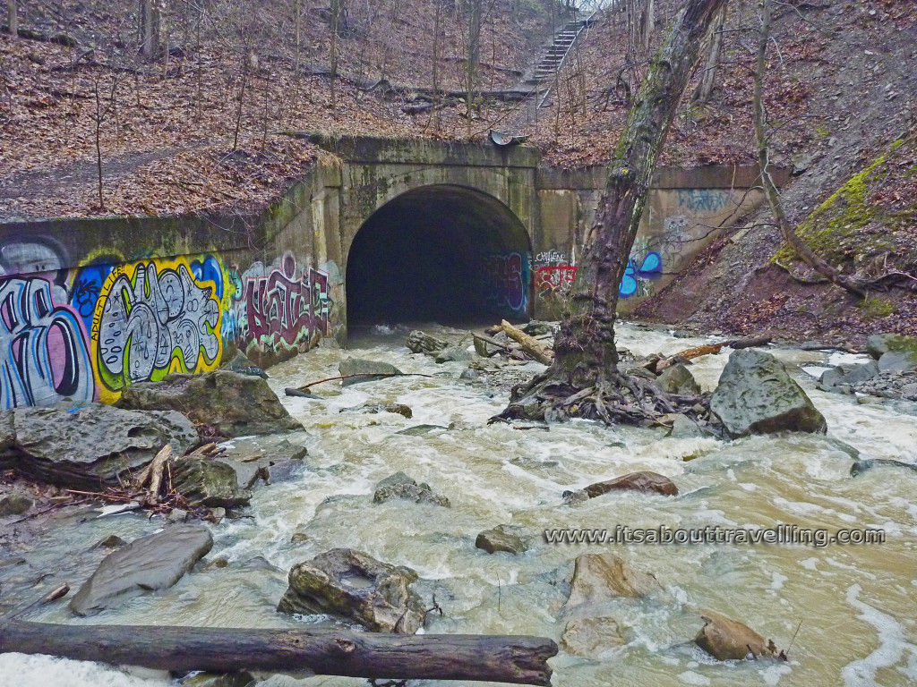 stoney creek below devils punchbowl waterfalls