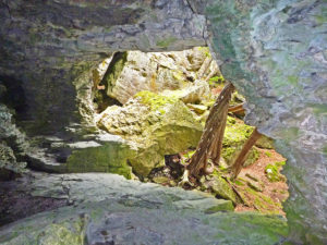 bruce peninsula national park cave point