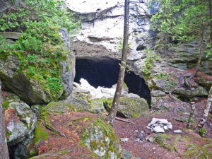 bruce peninsula national park cave point