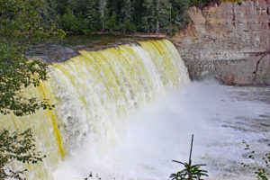 lady evelyn falls territorial park northwest territories kakisa river